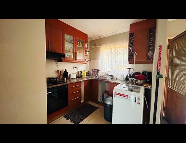 2 BEDROOM DUPLEX FOR SALE IN FAIRVIEW